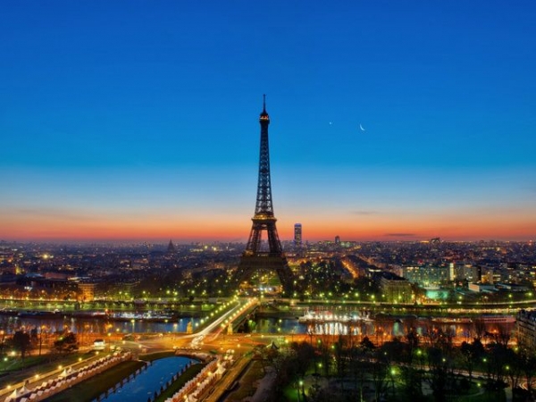 Skip-the-Line: Eiffel Tower Evening Tour