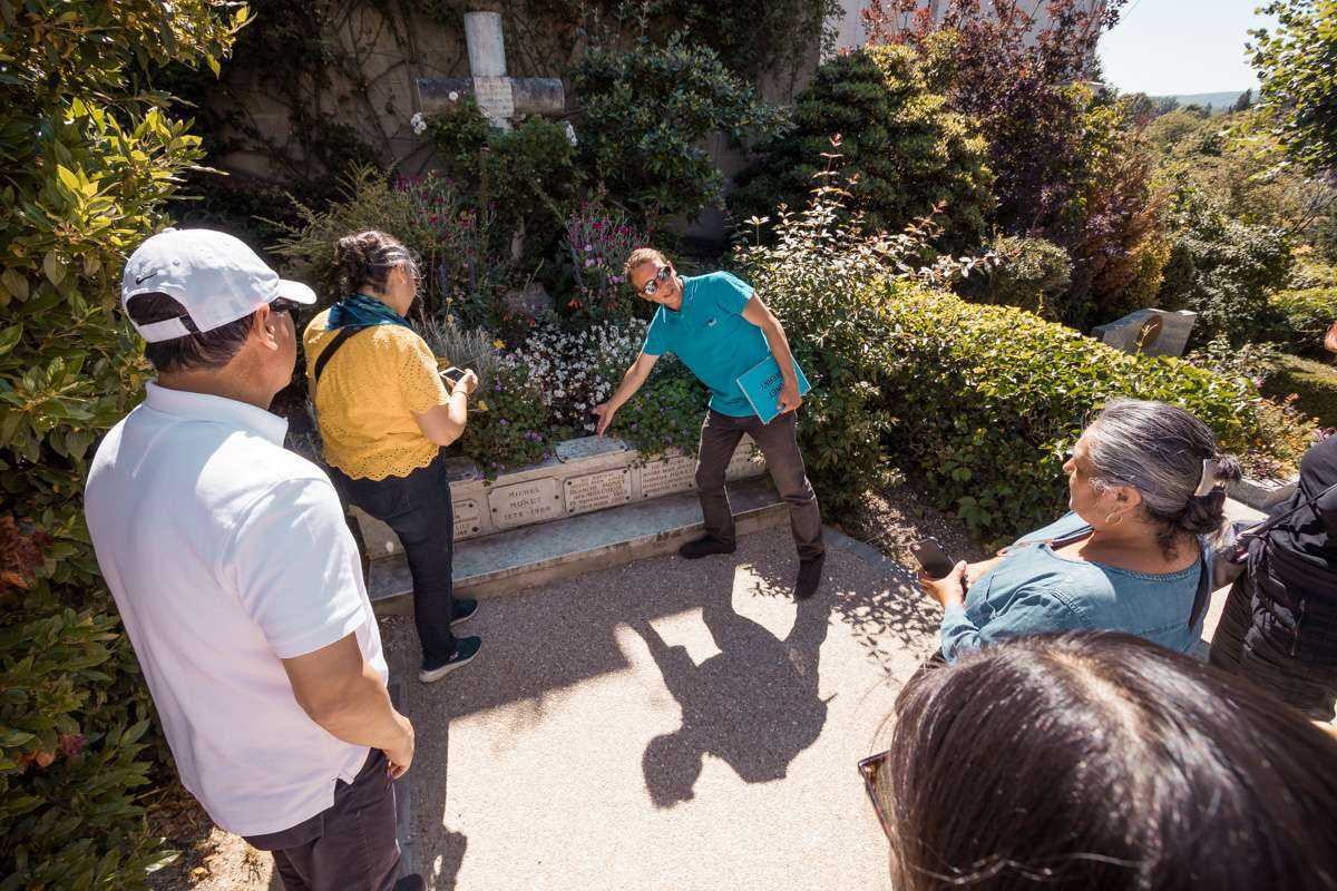 Giverny and Auvers-sur-Oise Day Trip from Paris: Monet Gardens Early Access**Walk in the Footsteps of Monet and Van Gogh**