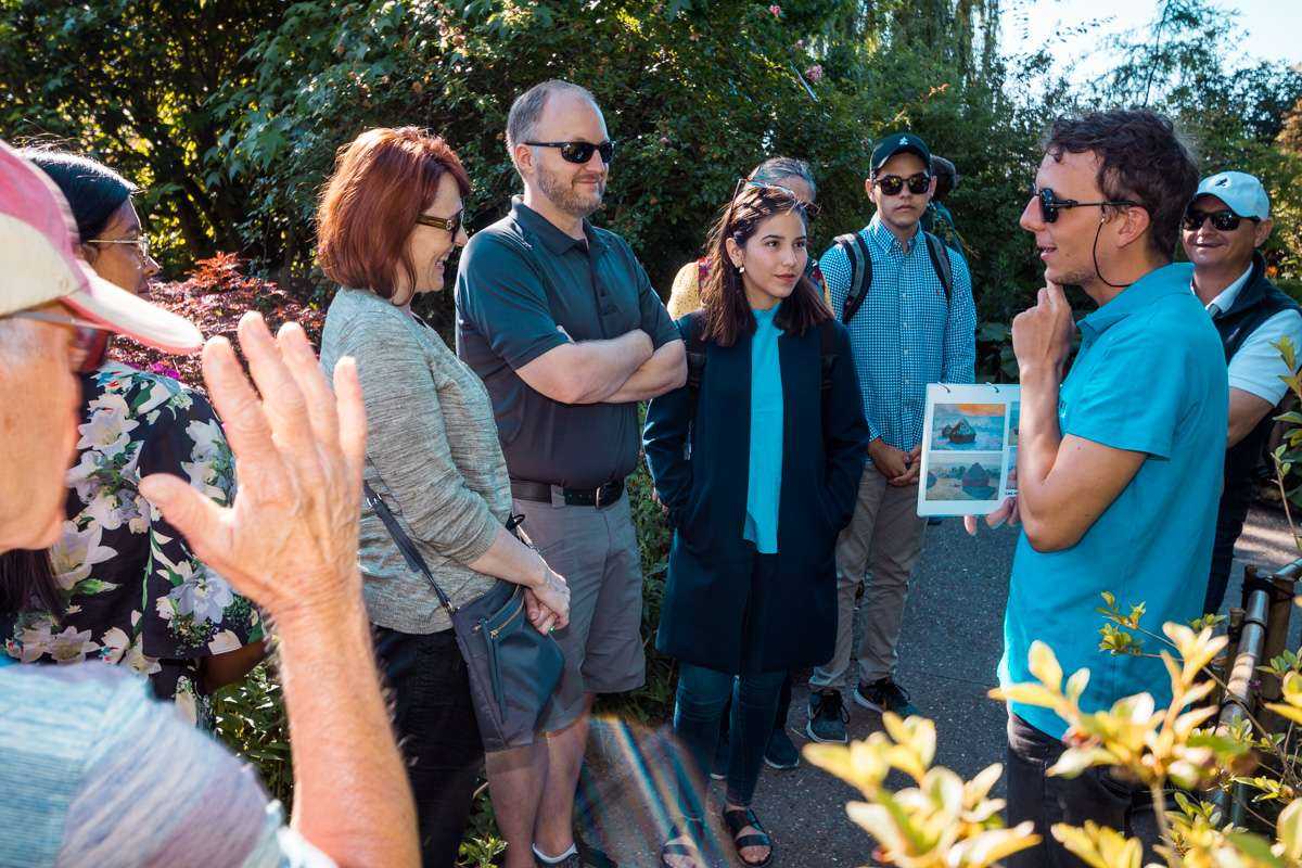 Giverny and Auvers-sur-Oise Day Trip from Paris: Monet Gardens Early Access**Walk in the Footsteps of Monet and Van Gogh**