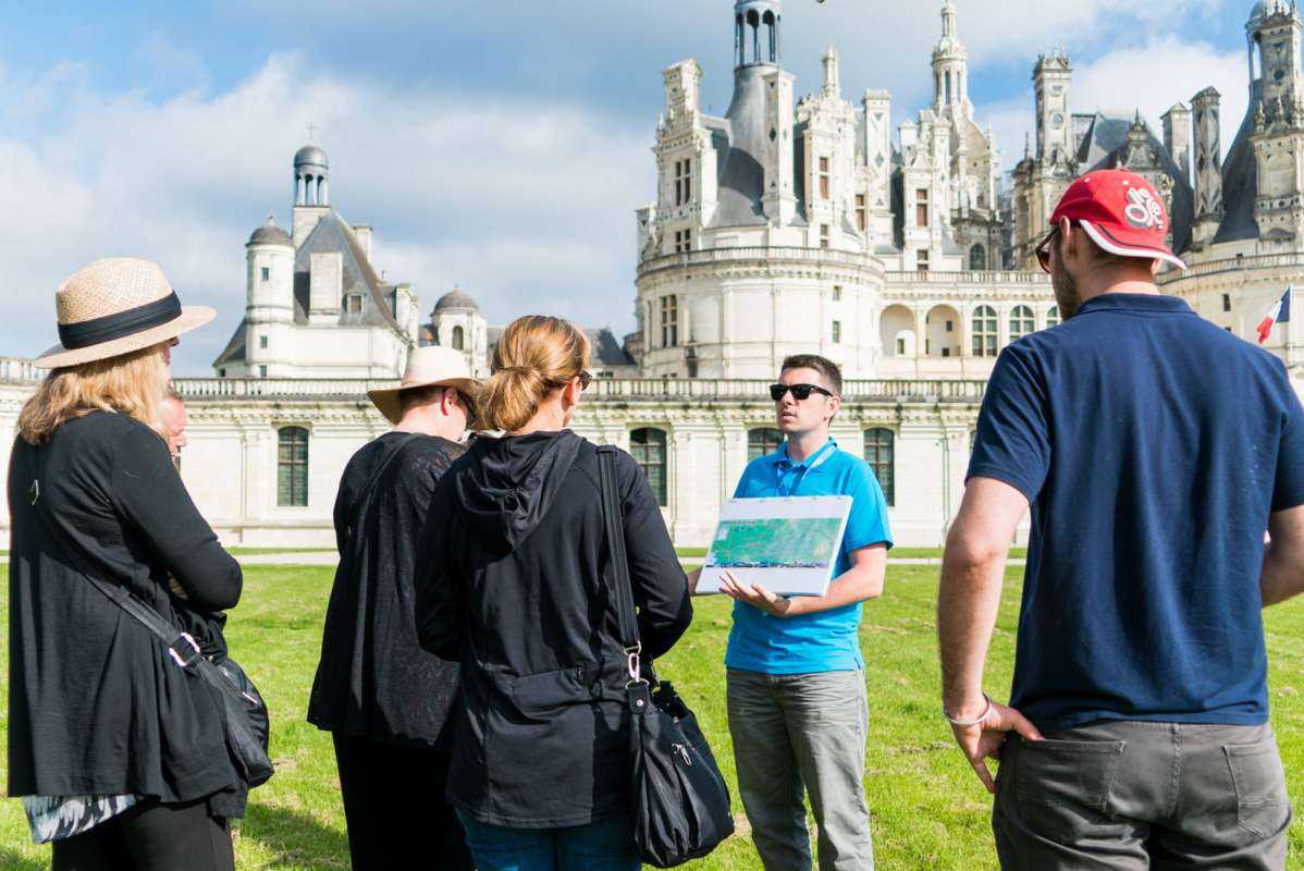 Loire Valley Castles Tour: Chambord - Chenonceau - Amboise**UNESCO World Heritage || Wine Tasting Apr - Oct**