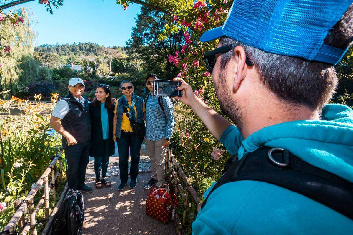 Giverny and Auvers-sur-Oise Day Trip from Paris: Monet Gardens Early Access**Walk in the Footsteps of Monet and Van Gogh**