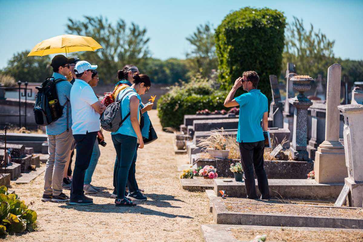 Giverny and Auvers-sur-Oise Day Trip from Paris: Monet Gardens Early Access**Walk in the Footsteps of Monet and Van Gogh**