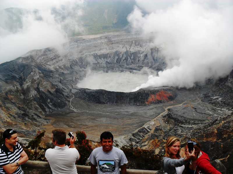 Poas Active Volcano Tour from San Jose