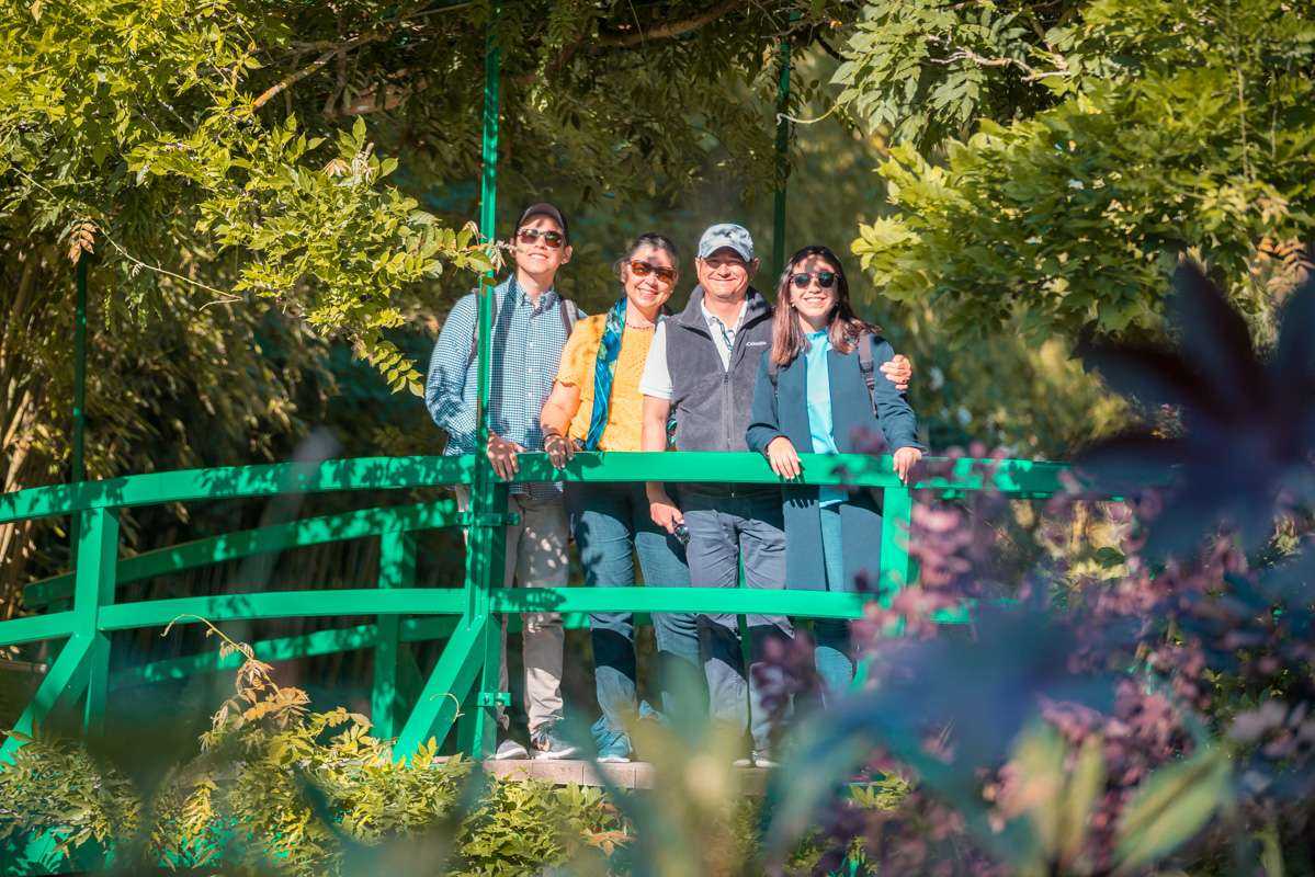 Giverny and Auvers-sur-Oise Day Trip from Paris: Monet Gardens Early Access**Walk in the Footsteps of Monet and Van Gogh**