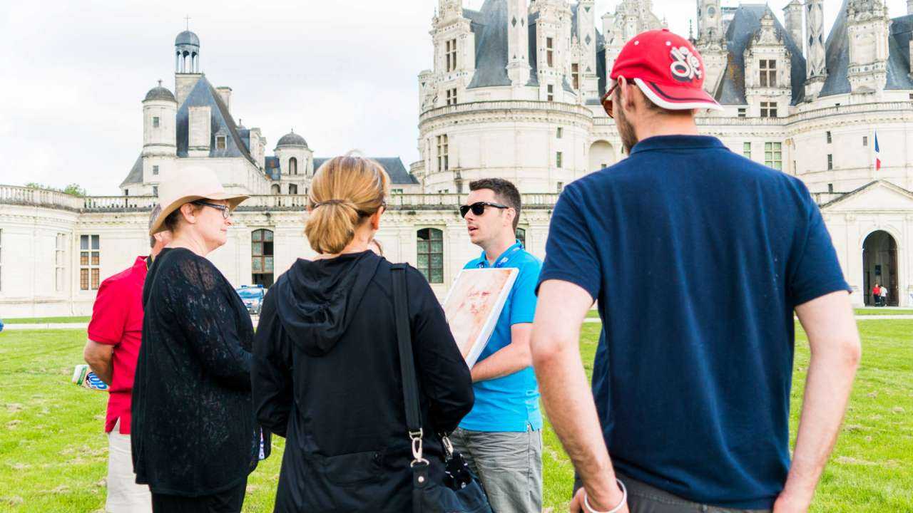 Loire Valley Castles Tour: Chambord - Chenonceau - Amboise**UNESCO World Heritage || Wine Tasting Apr - Oct**