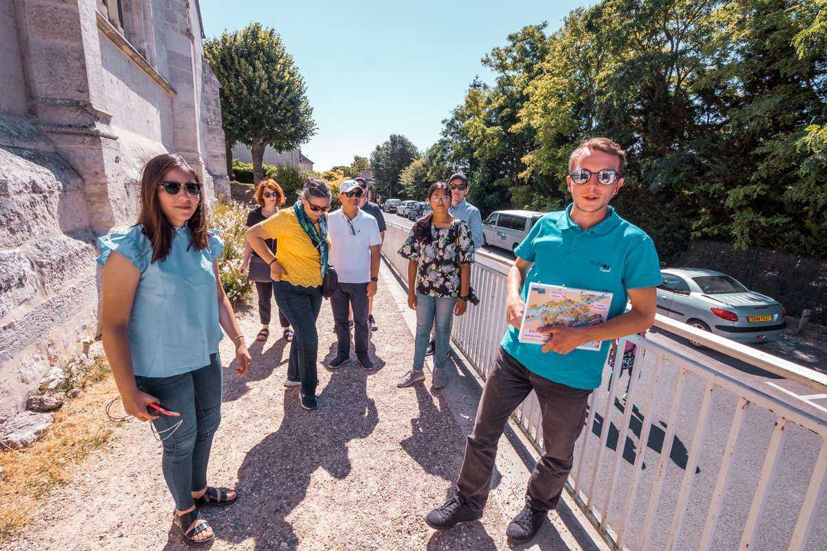 Giverny and Auvers-sur-Oise Day Trip from Paris: Monet Gardens Early Access**Walk in the Footsteps of Monet and Van Gogh**